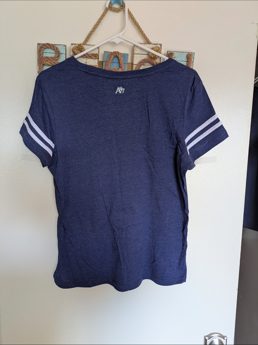 Aeropostale Navy Tee with Pink & White Logo - Picture 5 of 6